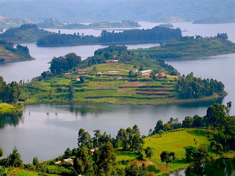5 Reasons you should visit Lake Bunyonyi